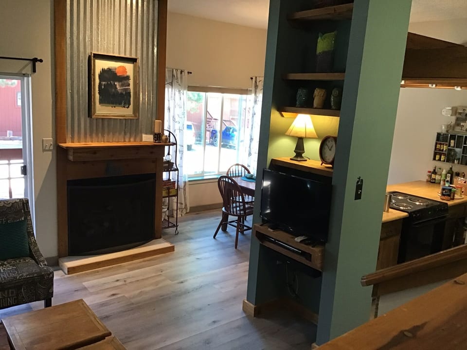 The dining room and kitchen from the entrance.