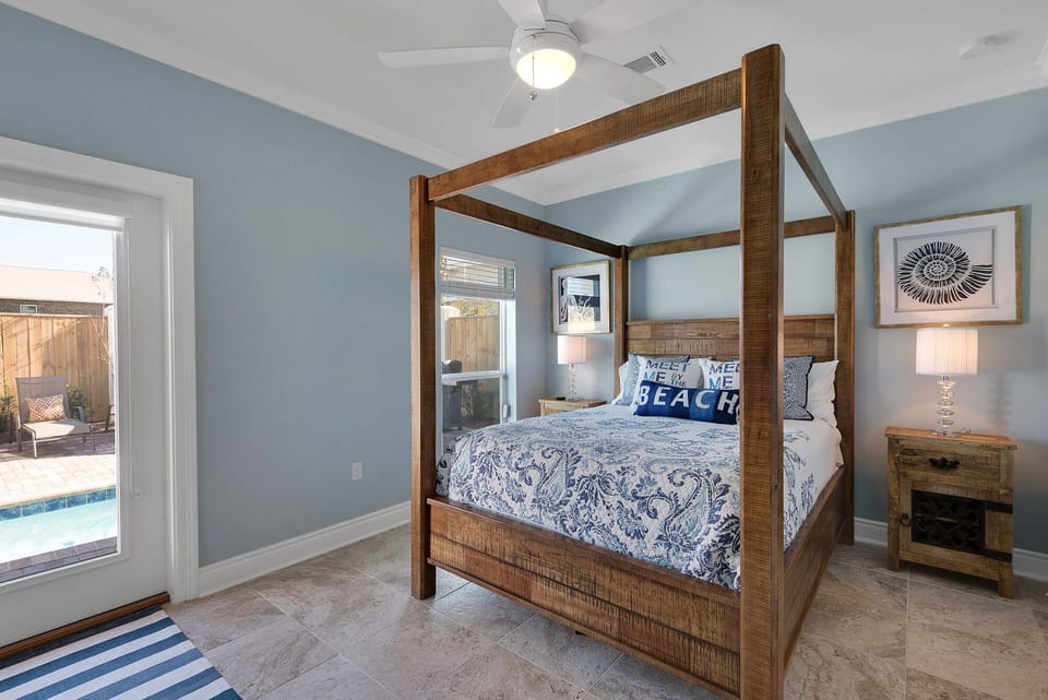 1ST FLOOR QUEEN BED