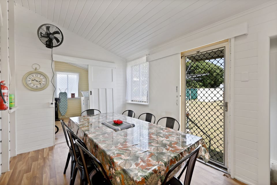 Spacious Dining Haven – Gather, Feast & Connect