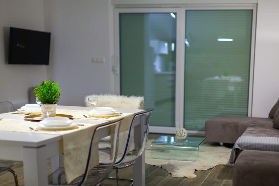 Dining room, Living room