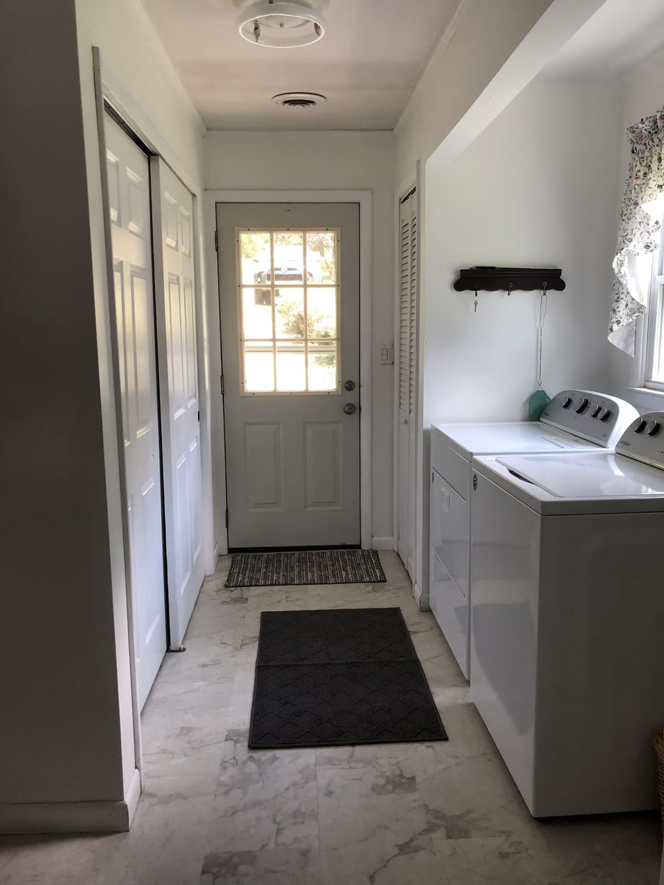 Main entrance /laundry