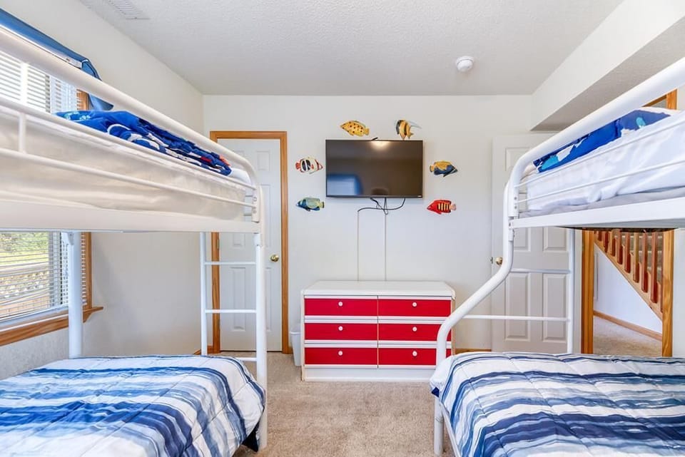 Ground level pyramid bunk (3)