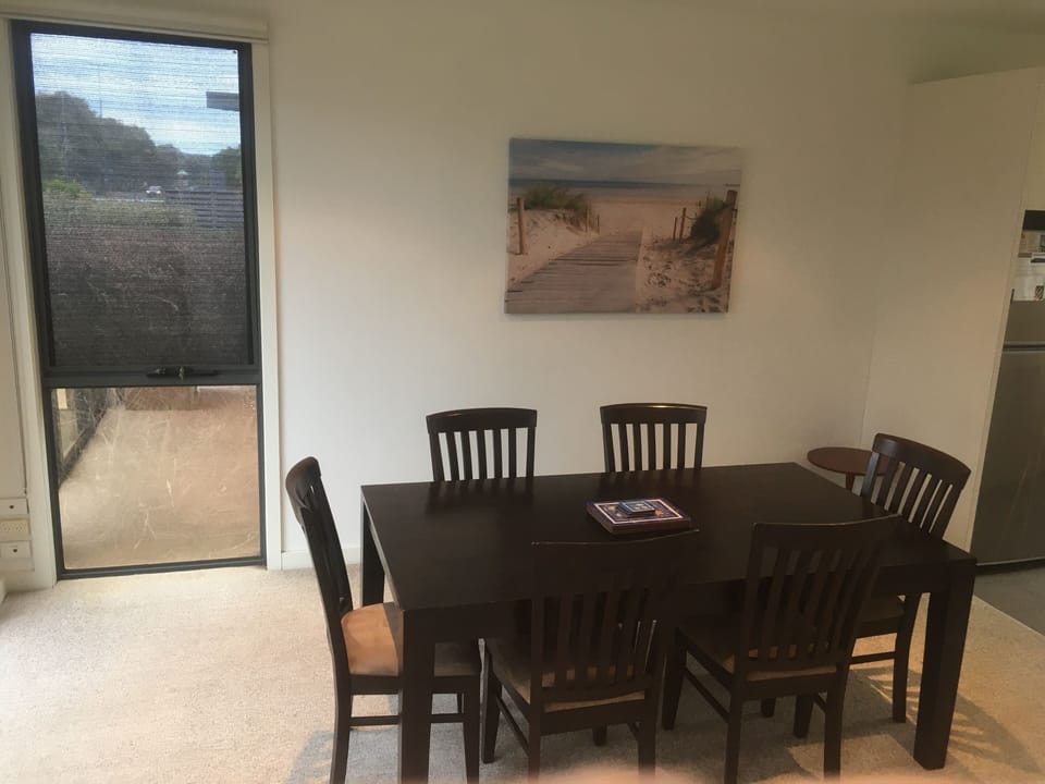 Dining room.