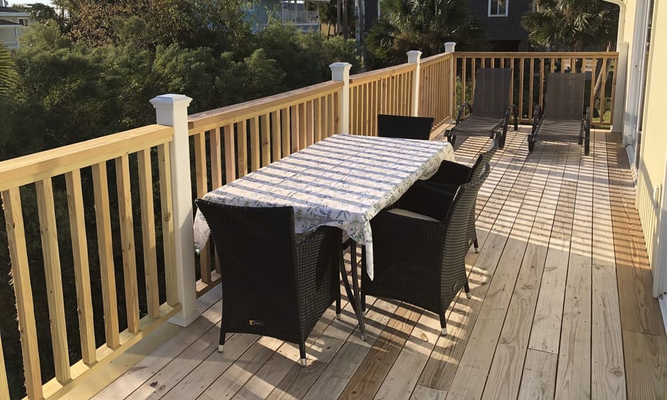 On the front deck we have dining for 6, plus the back deck seats 6 more.