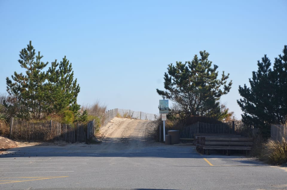 Beach access, 4 blocks away. Plenty of space in the bike racks.