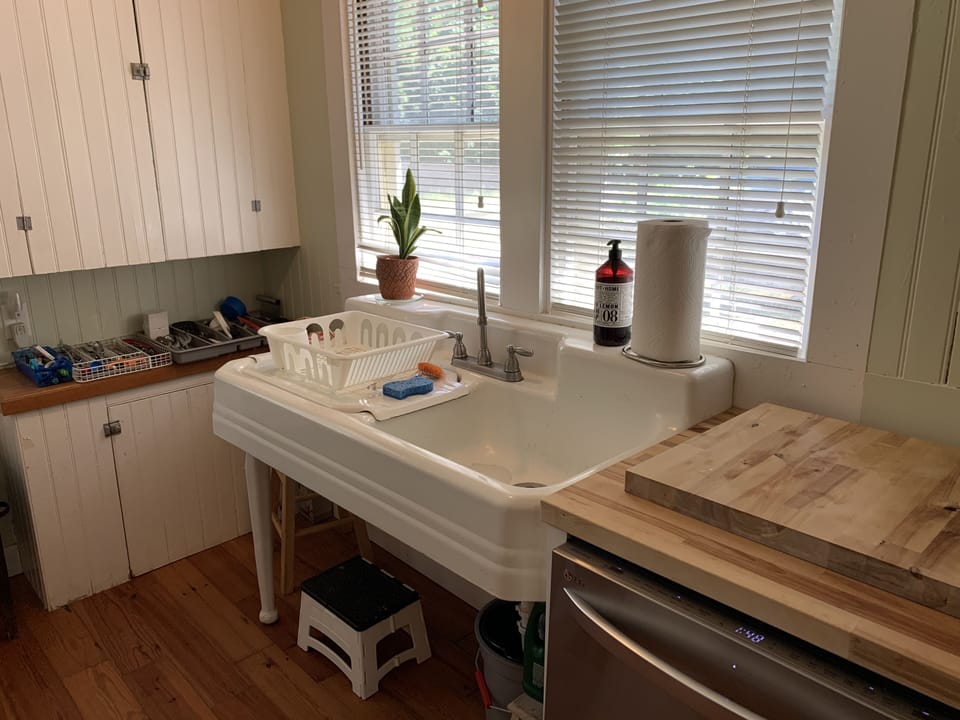 fully-outfitted kitchen; dishwasher and disposal
