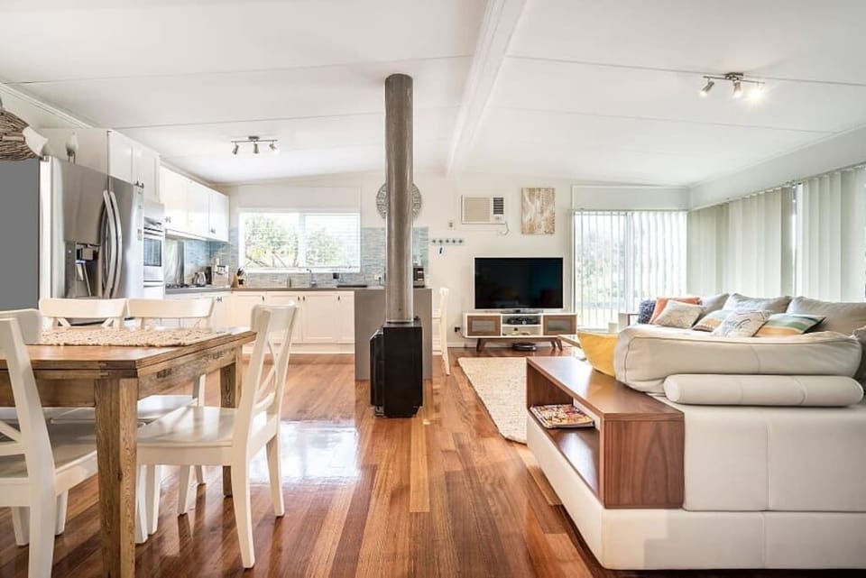 Open plan lounge with dining, breakfast bar, Spilt system, TV, Netflix and Wifi