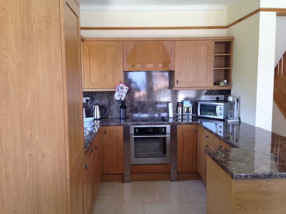 Fully fitted kitchen