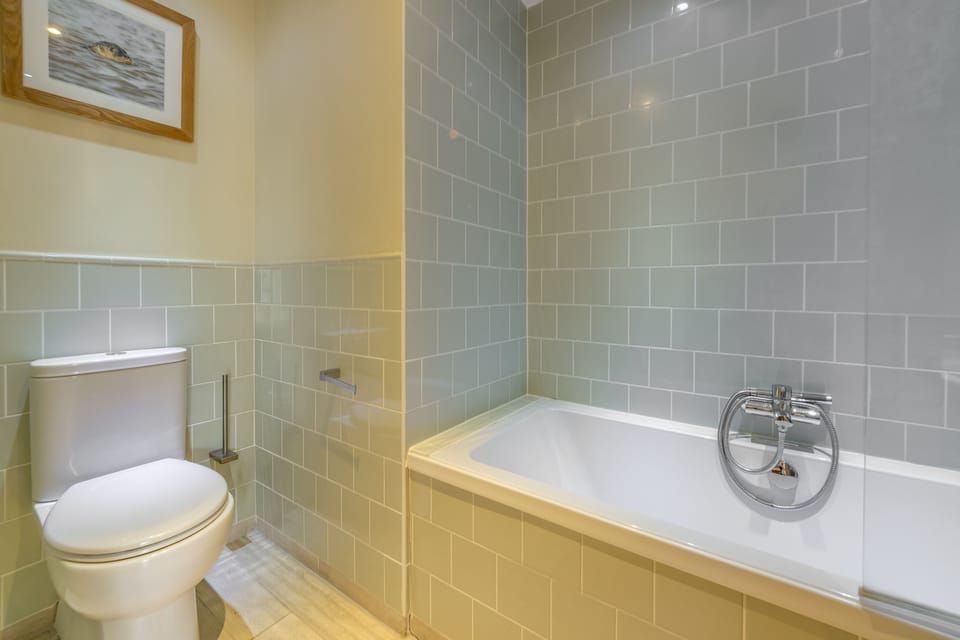 Ground floor: Family bathroom