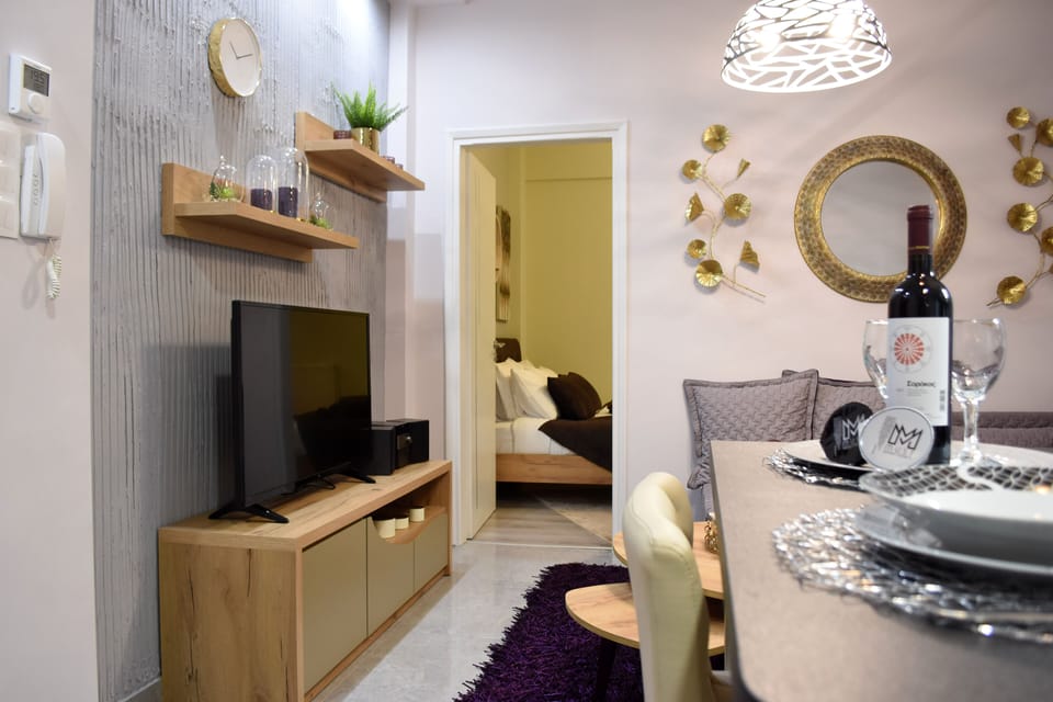 Deluxe Apartment (Kosmima) | In-room dining