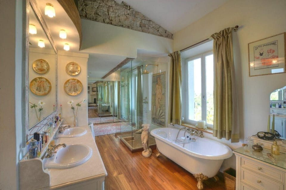 En-suite bathroom