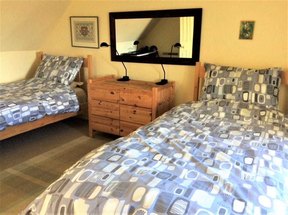 Bedroom 2 Twin