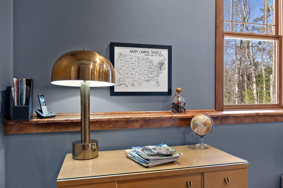 Desk for those who have to work. We provide a ton of brochures and info on the surrounding area and activities