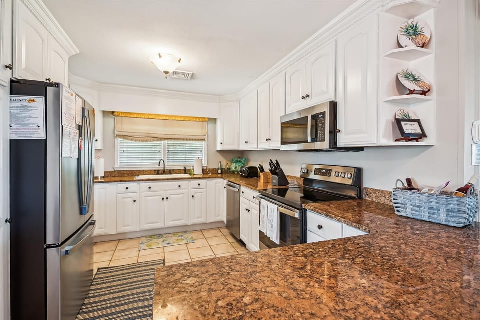 All modern appliances to make meal preparation a breeze.