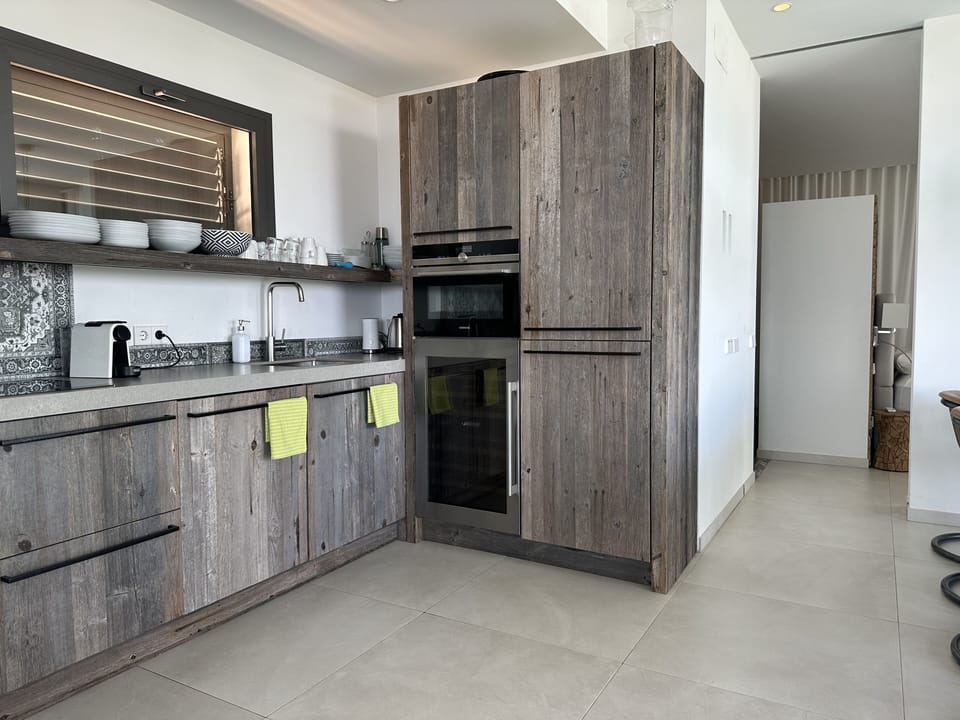 Villa with spectacular sea views. 8 people.A/C. Infinity pool . lift.wifi. BEGUR