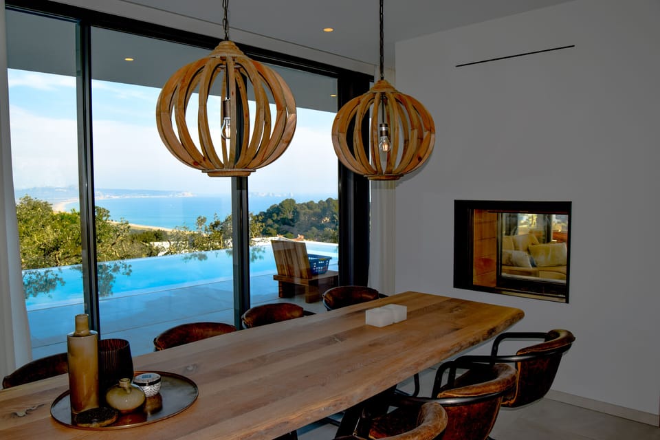 Villa with spectacular sea views. 8 people.A/C. Infinity pool . lift.wifi. BEGUR