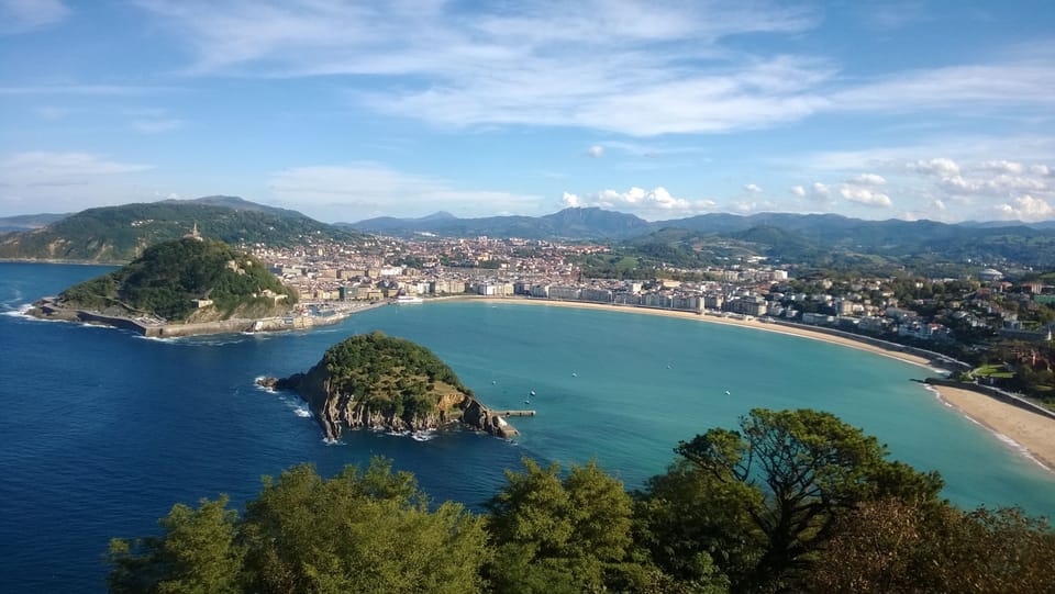 San Sebastian, la Concha. Only a short drive from the apartment.