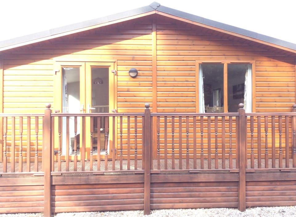 Front view of lodge