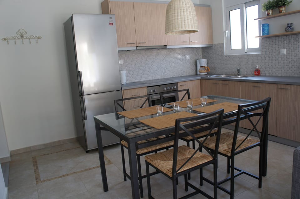 Fully equipped kitchen.