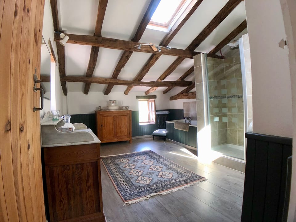 En-suite to Bedroom 1