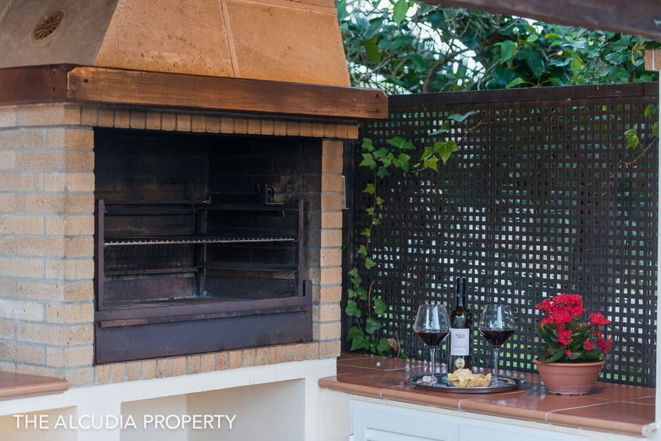 Residential villa, with pool and barbecue