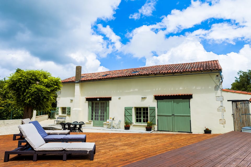 A secluded location in private grounds among a hamlet of twelve properties