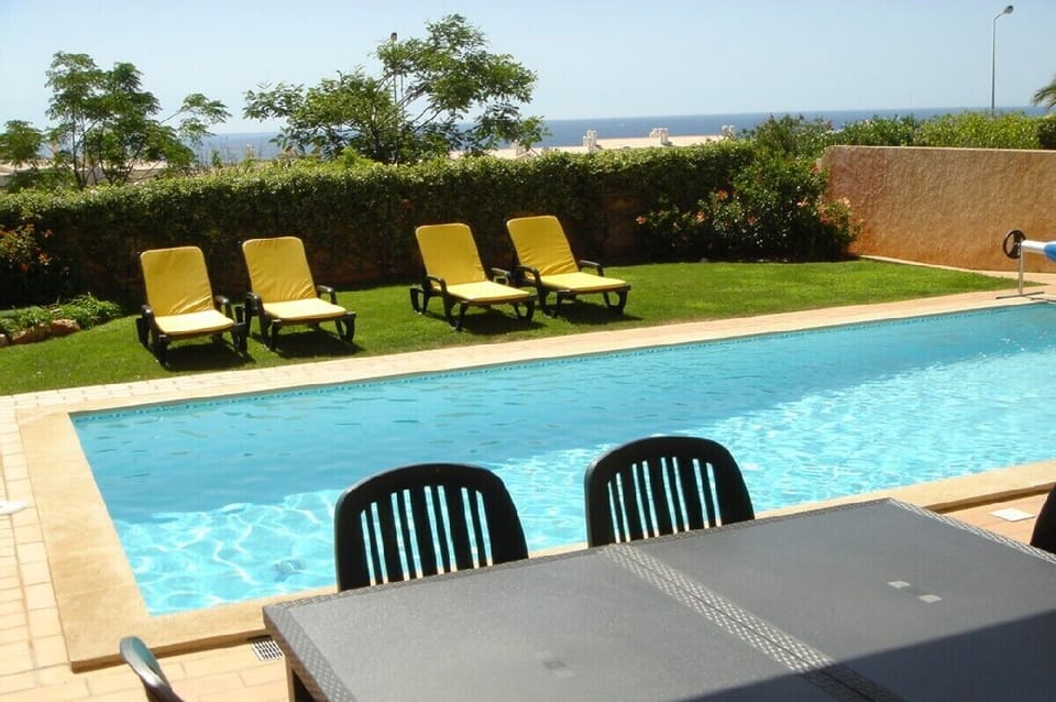 Garden and private swimming pool