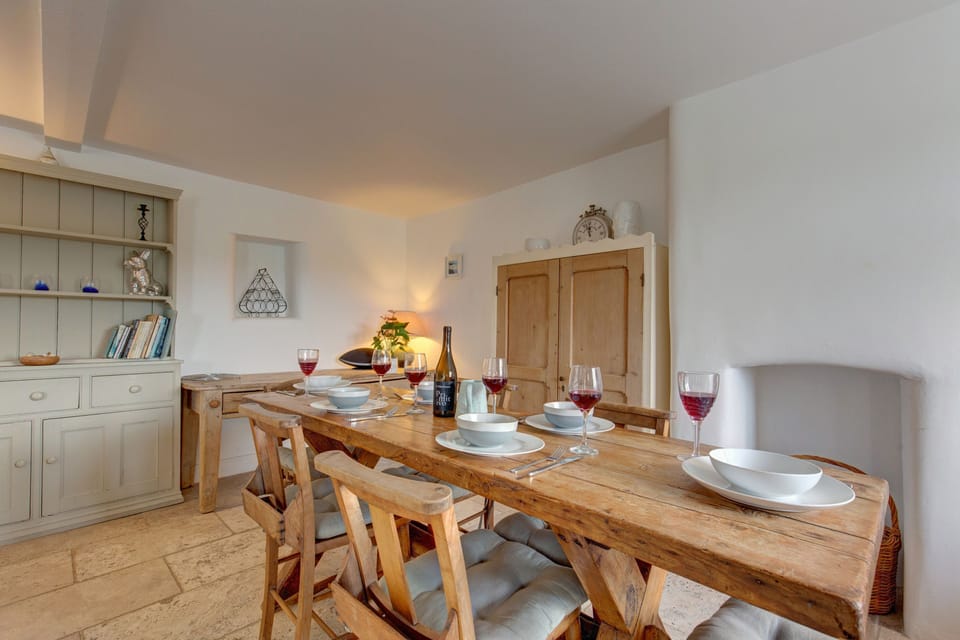 Ground floor: Generous dining space