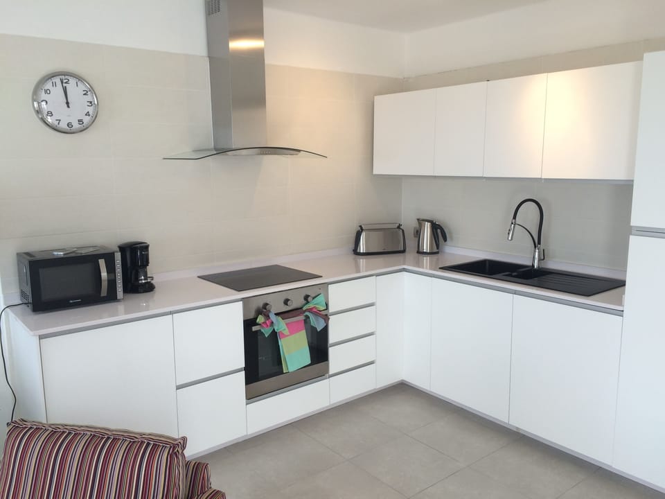 newly refurbished fully equipped kitchen
