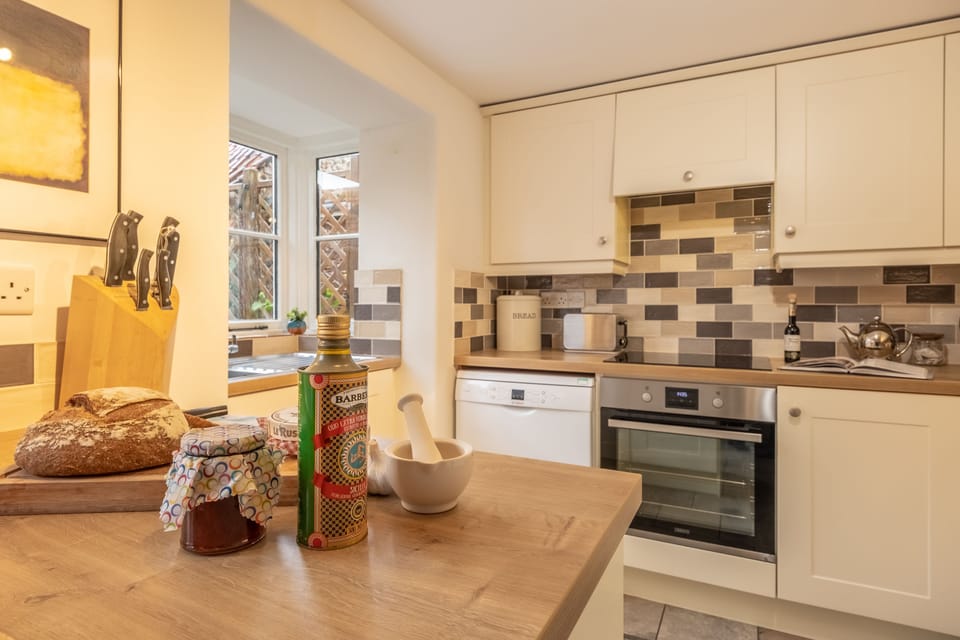 Chiffchaff Cottage, West Raynham: The kitchen is well thought-out