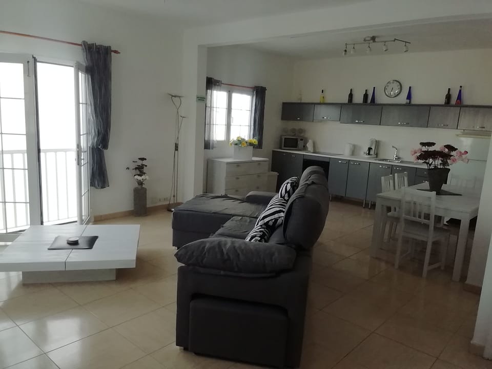 Lounge with kitchen 