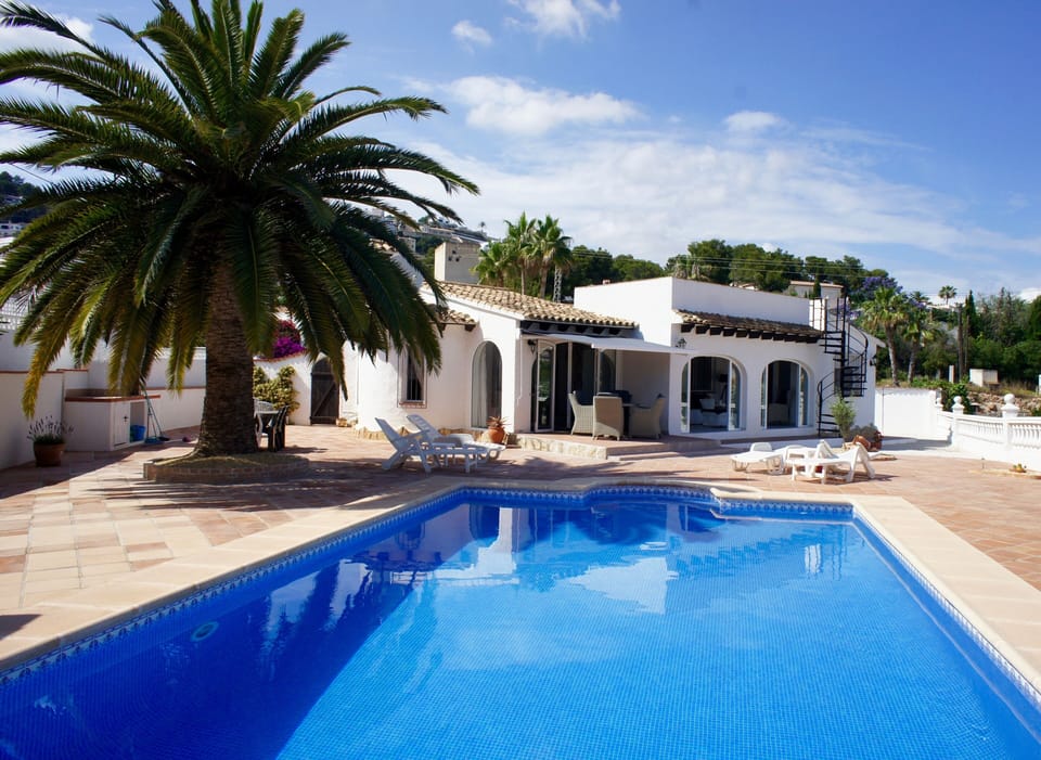 Rear of the villa has the sun all day.