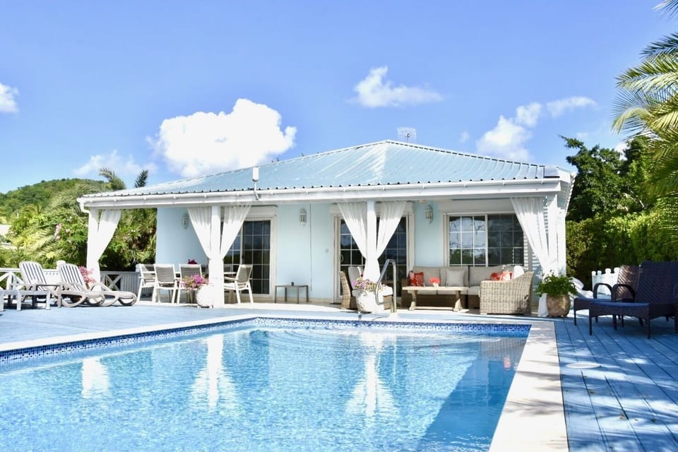 Spacious for lounging, chilling out and dining. 