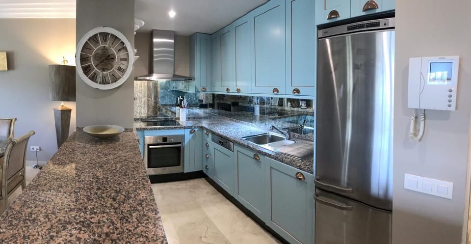 Beautiful open plan kitchen with integrated Bosch appliances & much more.
