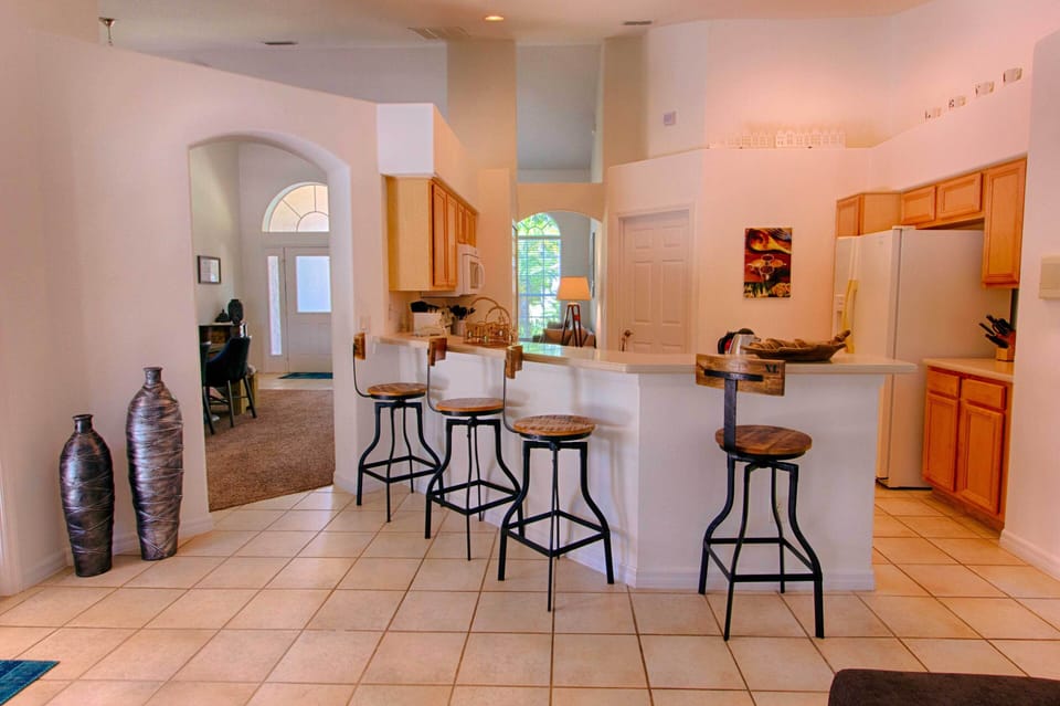 Kitchen & Bar