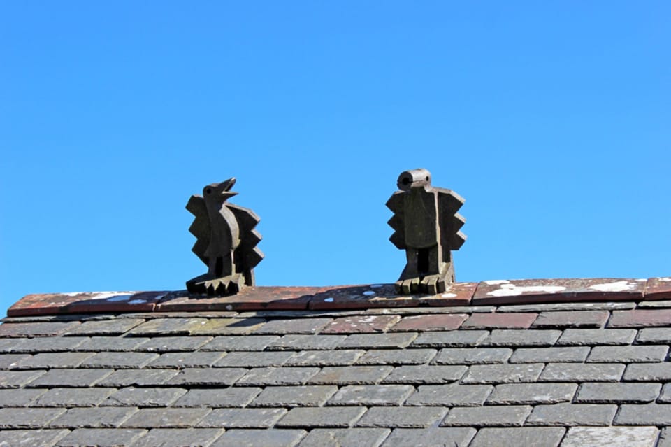 Sculptures on the roof.