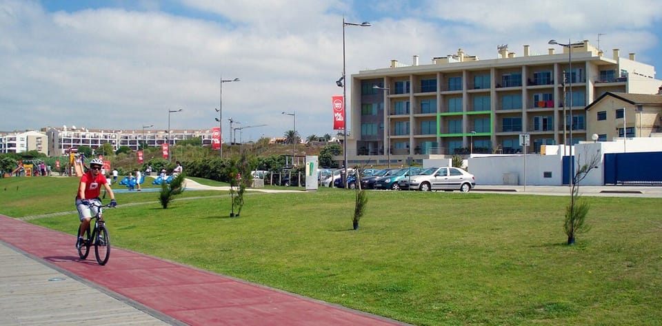 Building front view (balconies painted in green)