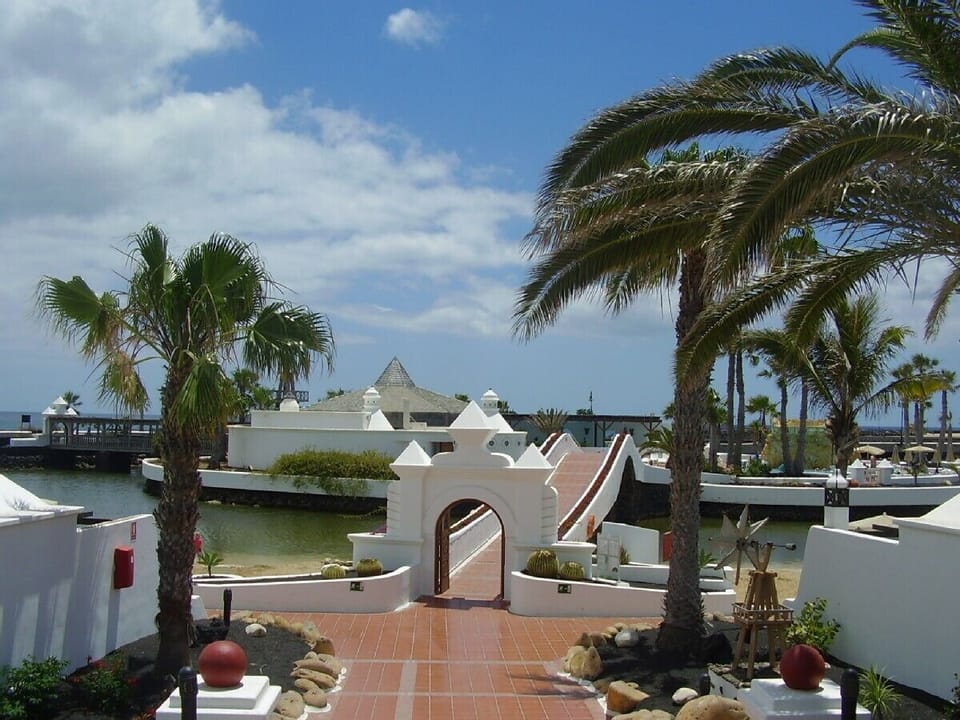 Bridge to Mai Tai bar/paradise island