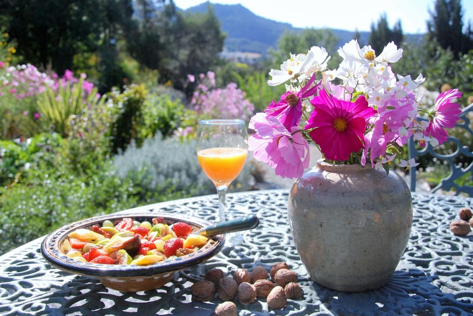 Breakfast in October, front garden
