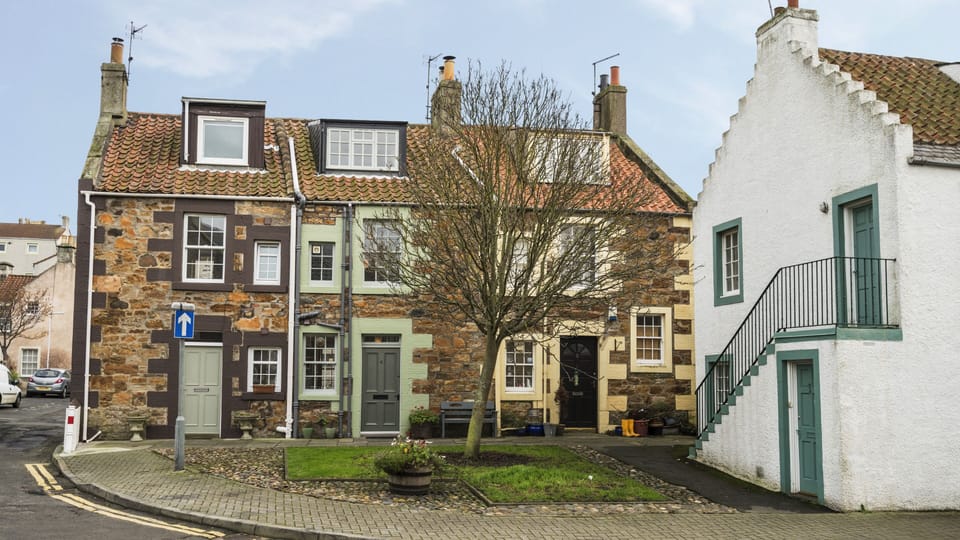 The Neuk is the middle house in a row of three similar fishing cottages.
