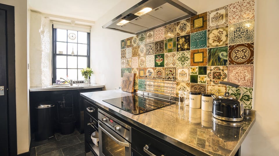 The kitchen is well-equipped and has an induction hob and dishwasher.