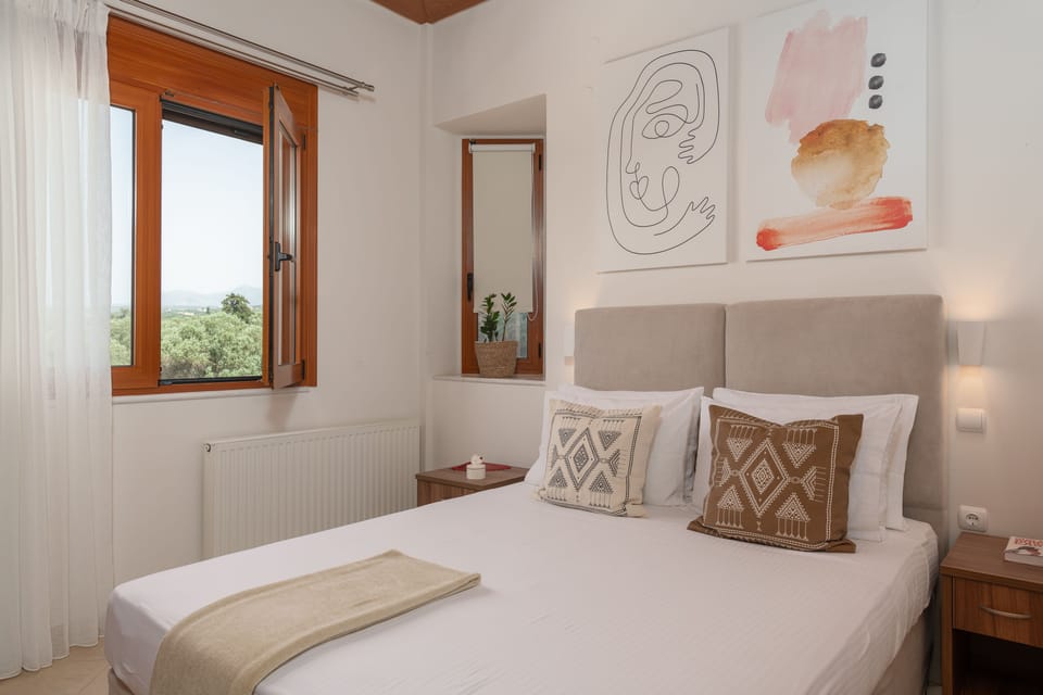 Welcoming bedroom features.