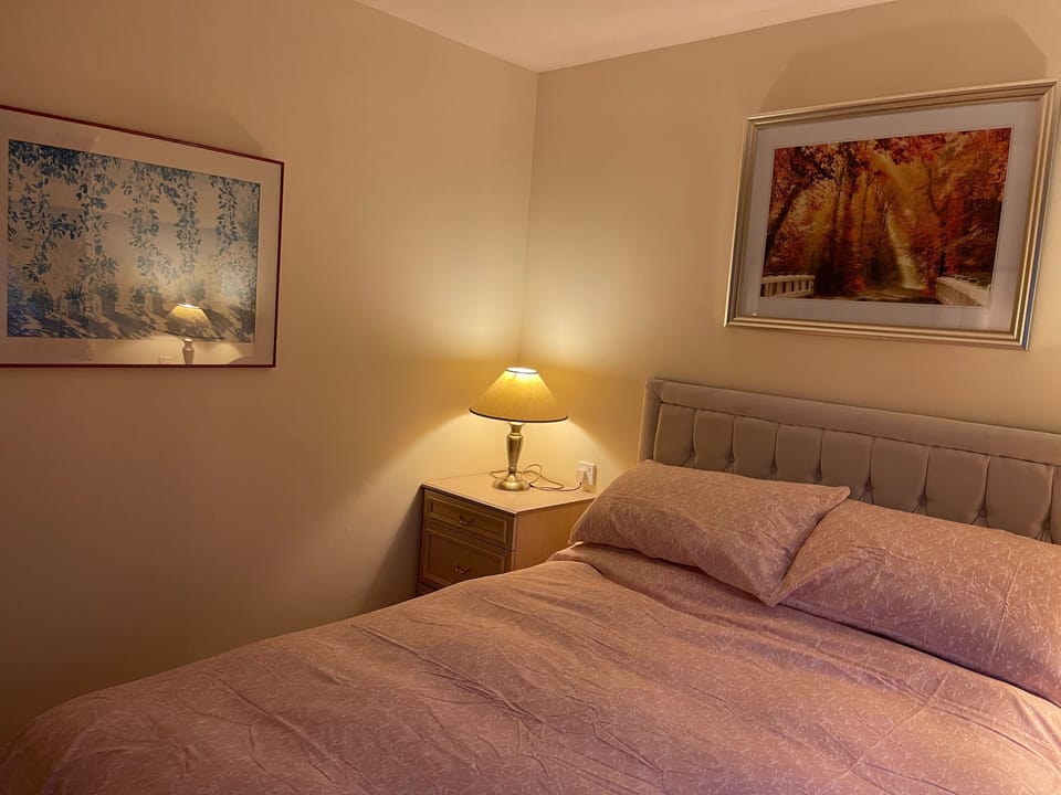 Master bedroom Queen Size bed, fitted wardrobe, stunning garden view and beyond 