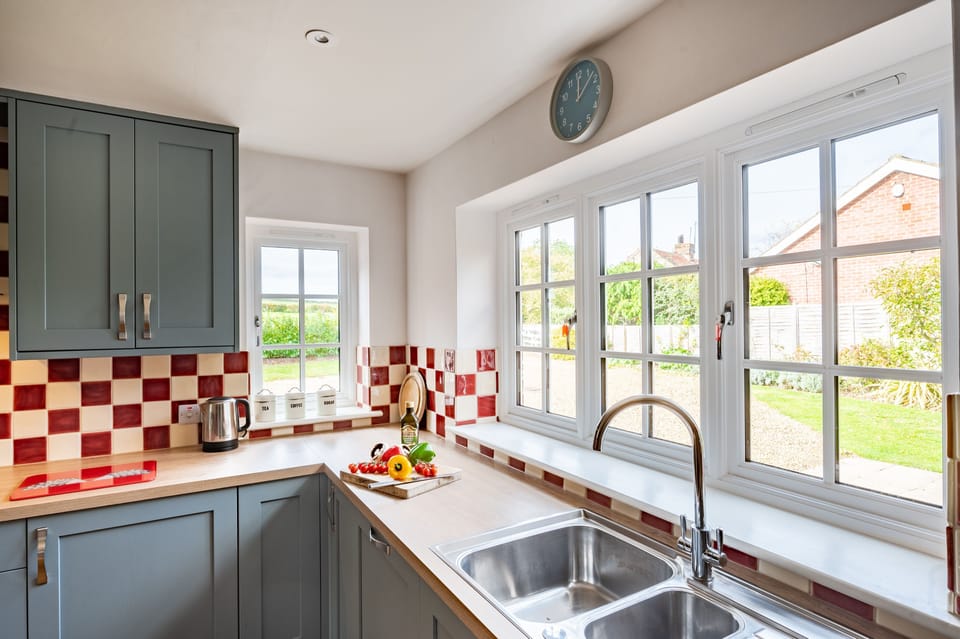 Ground floor: Well-equipped kitchen