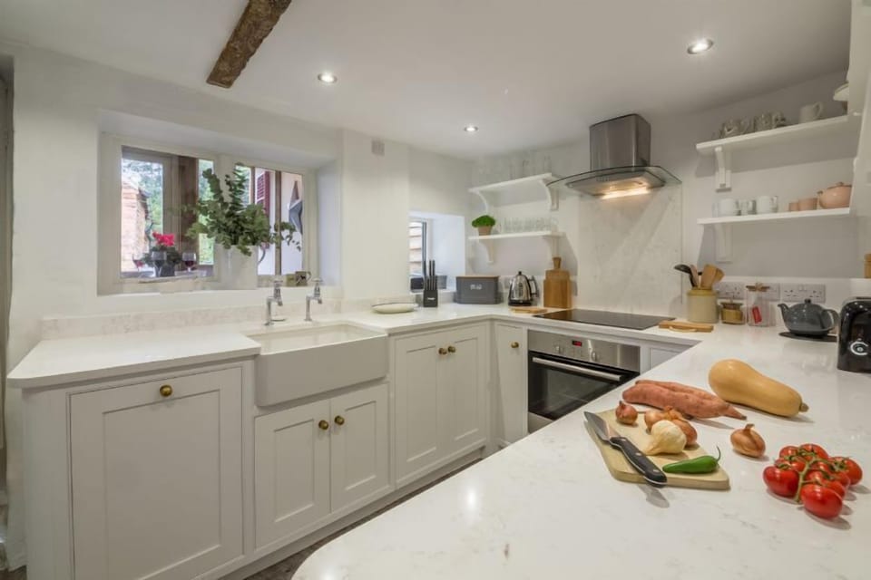 Orchard Cottage, Ringstead: The kitchen is well equipped