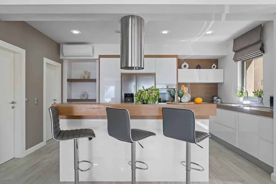 Fully equipped kitchen with all a modern guest needs for their comfortable stay