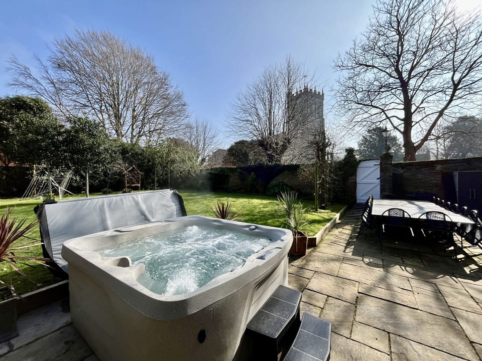 Quay House Hot Tub Available