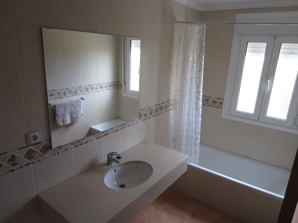 Ensuite Bathroom - 1st Floor