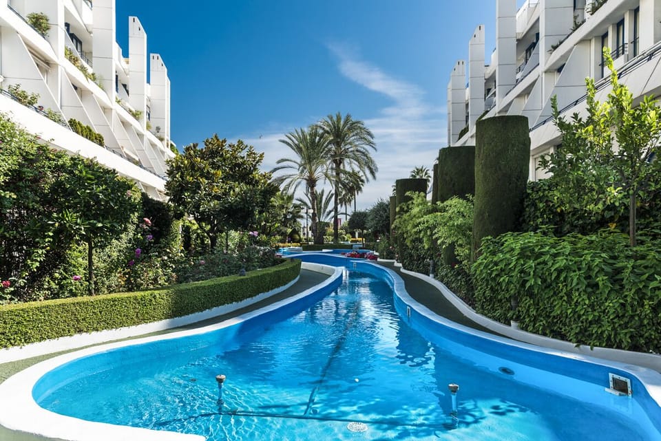 GARDEN & FOUNTAIN AREA