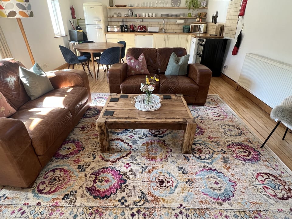 Living & kitchen area 